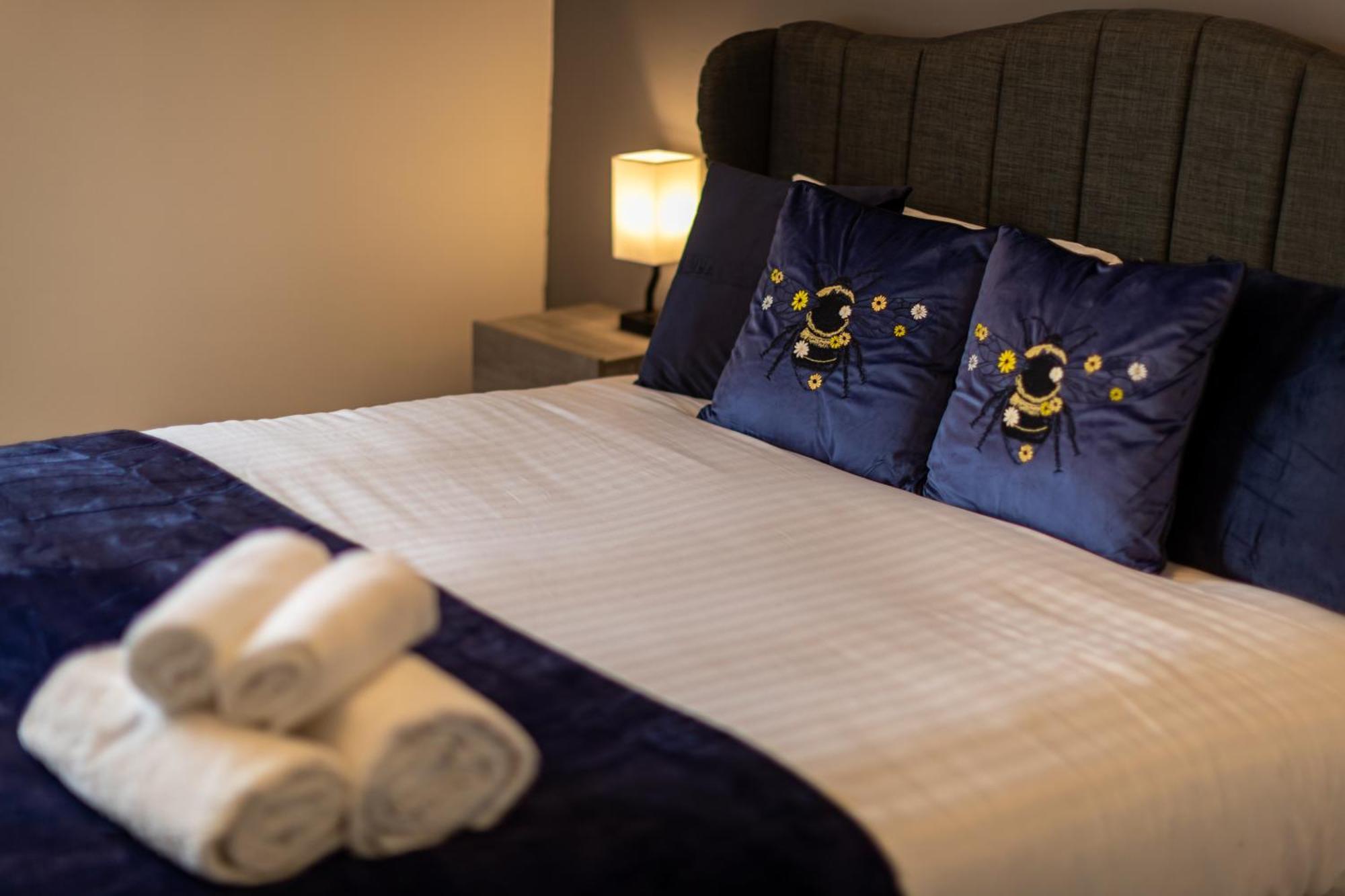 Royal Retreat & Lego Lodge With Free Parking! ويندسور المظهر الخارجي الصورة