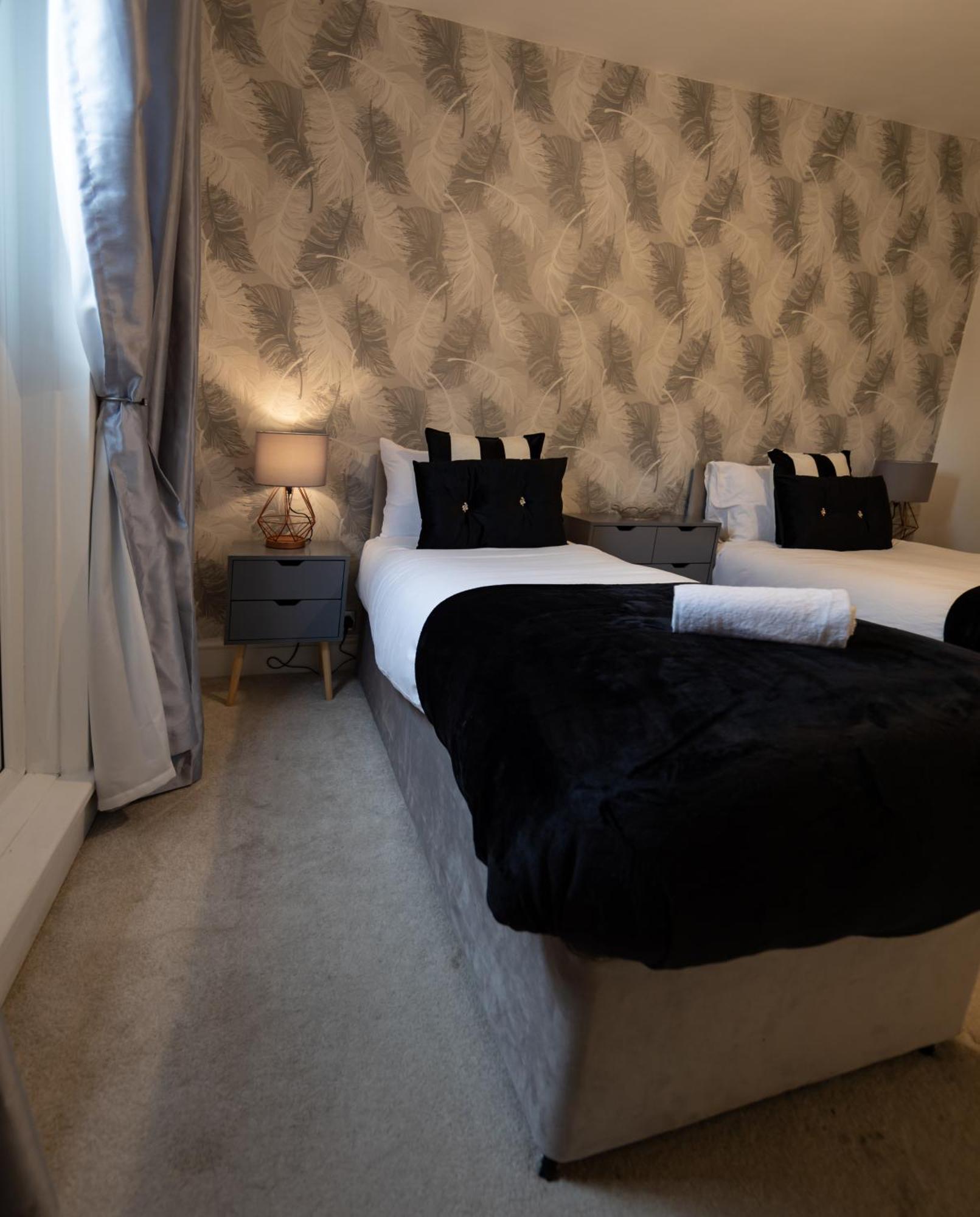 Royal Retreat & Lego Lodge With Free Parking! ويندسور المظهر الخارجي الصورة